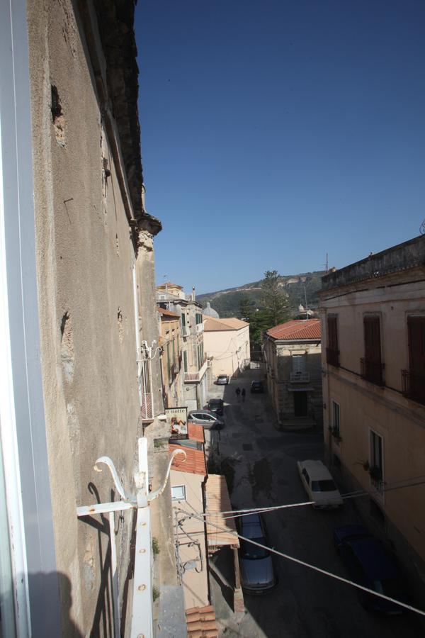Al Vecchio Castello Bed & Breakfast โตรเปอา ภายนอก รูปภาพ
